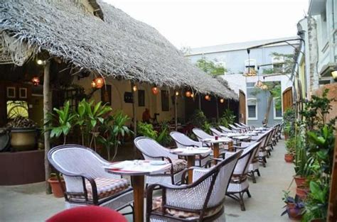 restaurants near pondicherry university